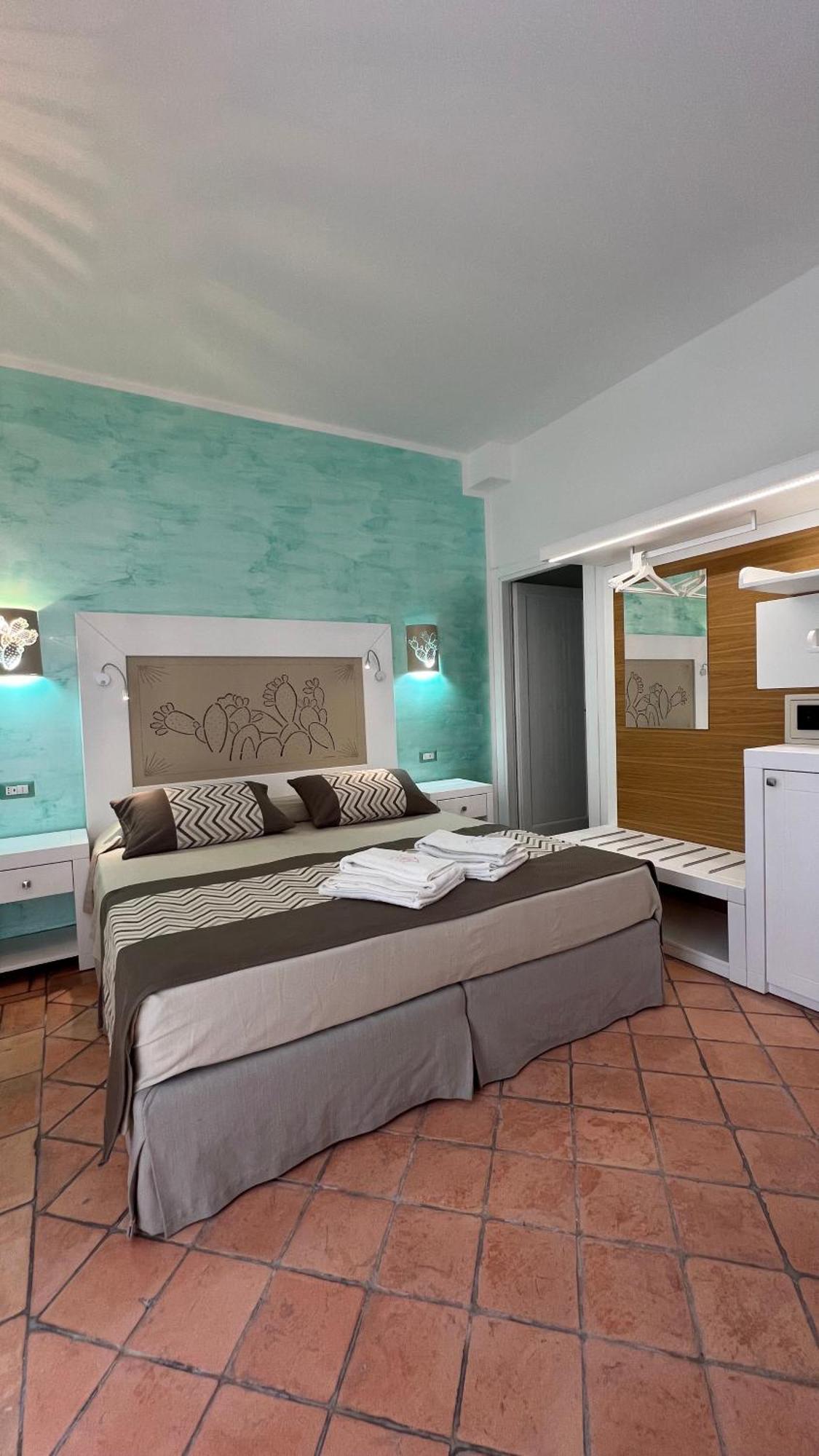 Rooms Apartaments Santa Teresa Capo Testa Exterior photo