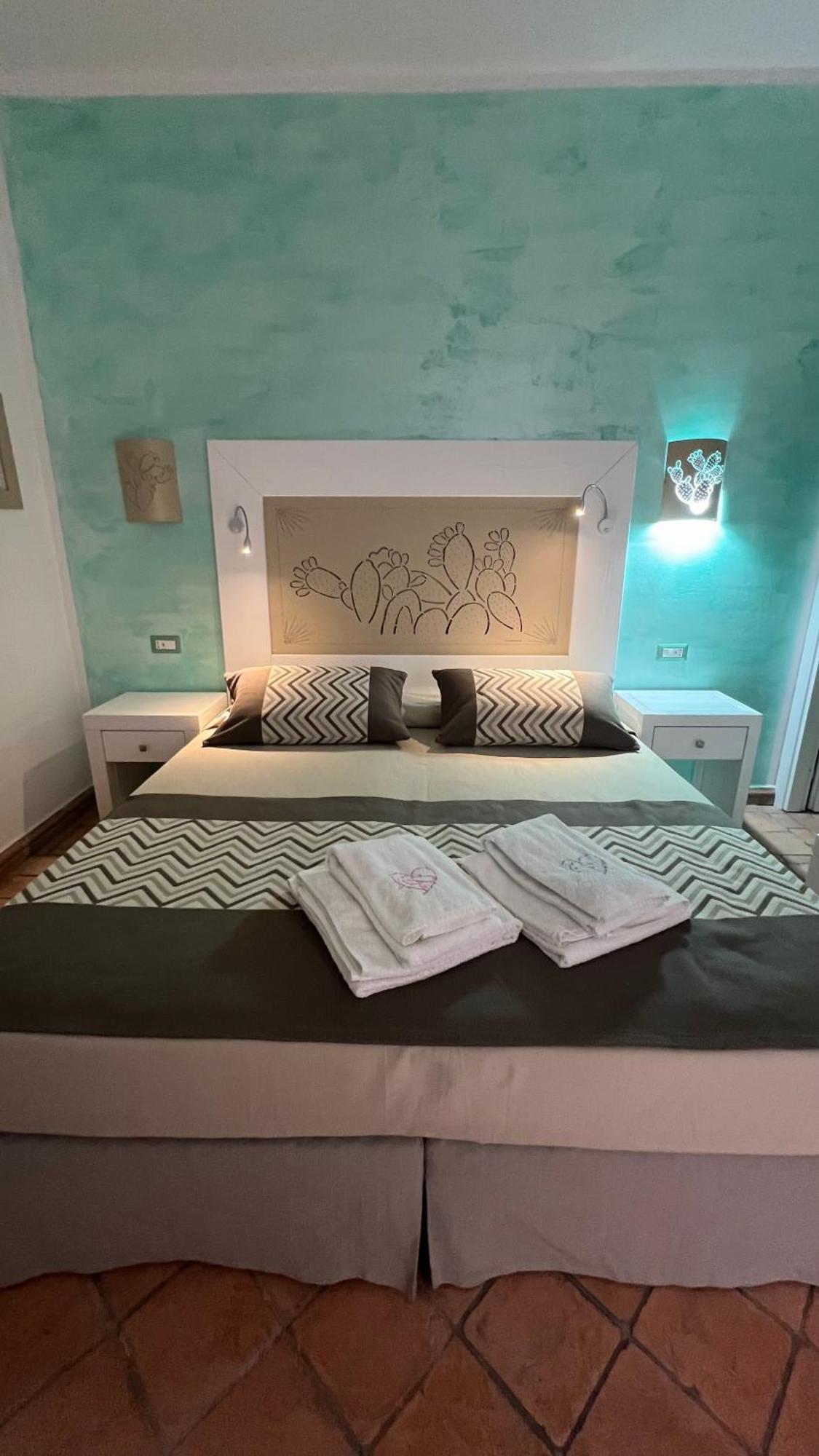 Rooms Apartaments Santa Teresa Capo Testa Exterior photo