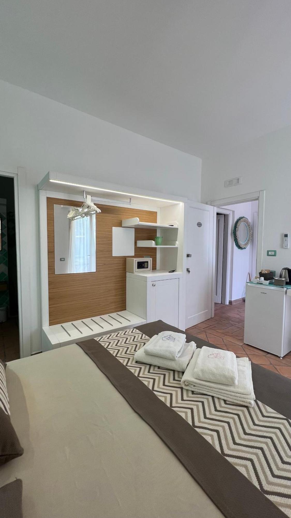 Rooms Apartaments Santa Teresa Capo Testa Exterior photo