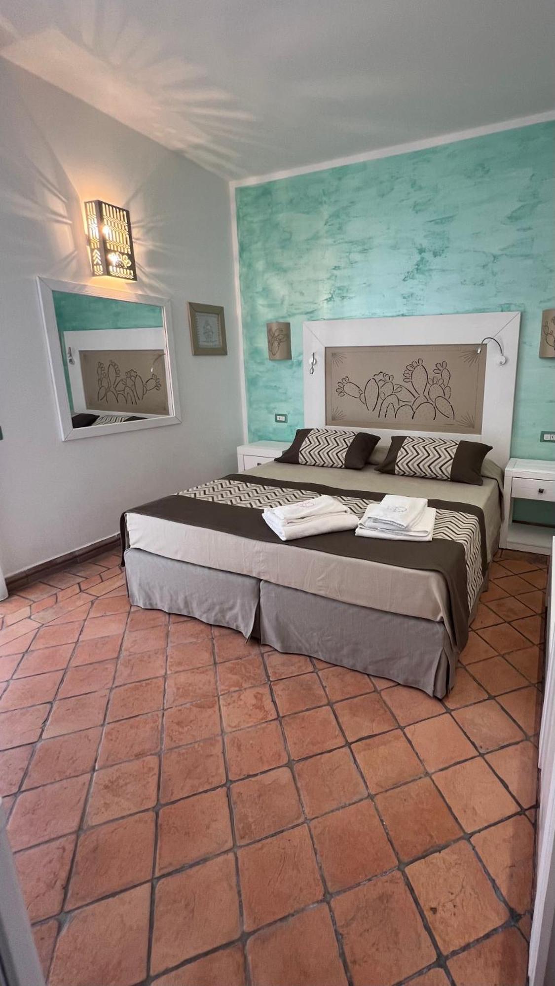 Rooms Apartaments Santa Teresa Capo Testa Exterior photo